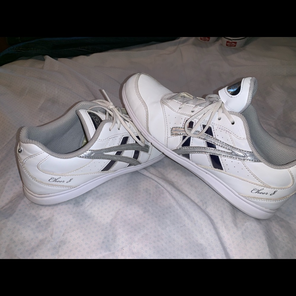 ASICS Cheer 8 tennis shoes size 8